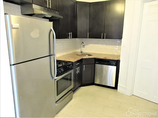 Rented by City Connections Realty | media 8