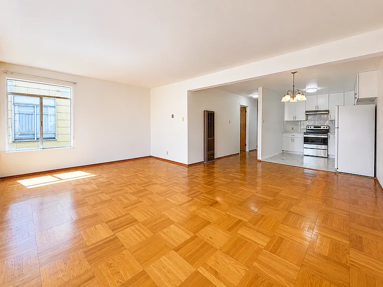 2421 Judah St #2 — Photo 4