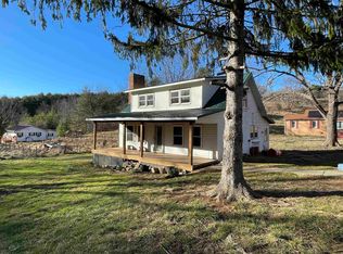 2709 Julia Simpkins Rd, Hiwassee, VA 24347