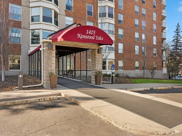 1425 W 28th St APT 105, Minneapolis, MN 55408