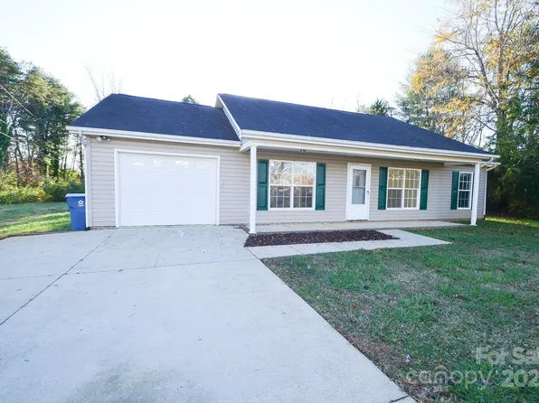 1495 Meadow Ln, Hickory, NC 28602