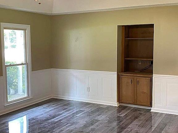5th image of 430 Lee Road 916