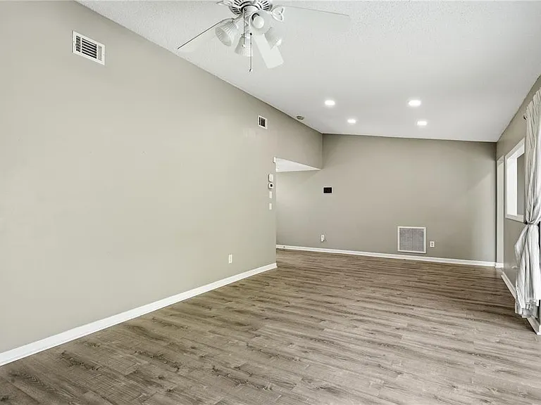 2914 Cypress Green Dr — Photo 8