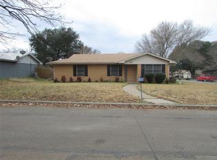 1605 Nichols St, Ennis, TX 75119