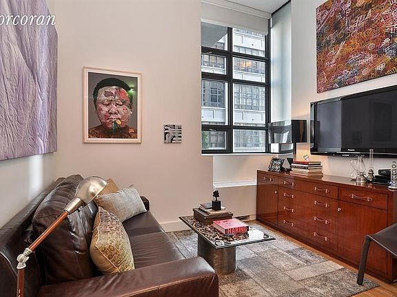 4th image of 360 Furman St APT 422