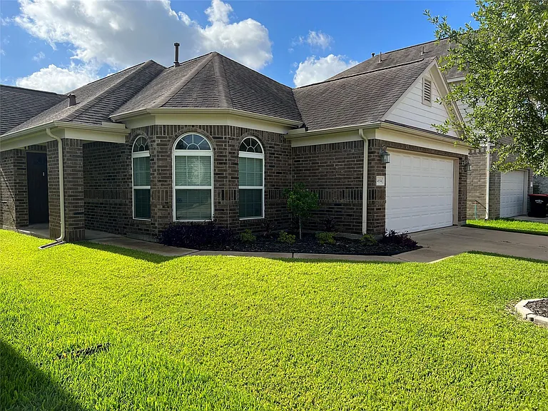 14834 Waverly Hill Ln — Photo 2
