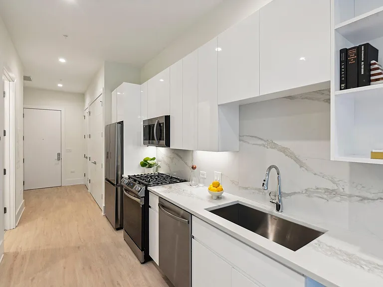 Luxe Suites Chicago Luxury Apartments — Photo 41