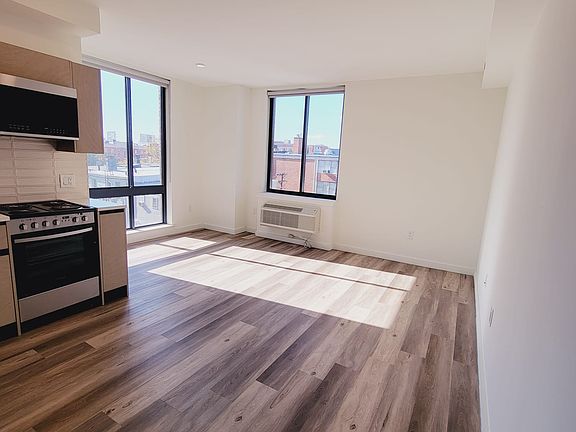4th image of 51 Jordan Ave #324
