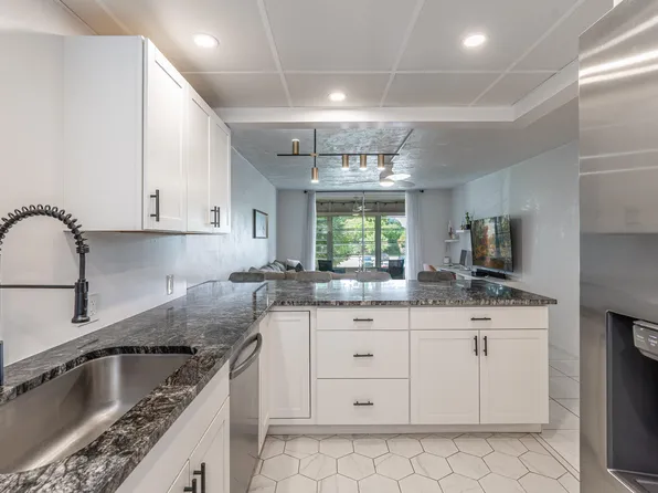 7100 NW 17th Street #220, Plantation, FL 33313