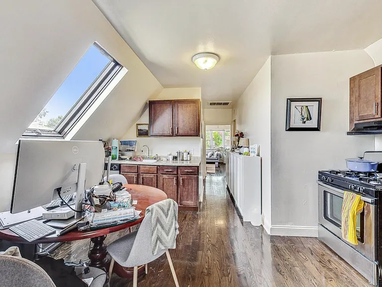 2554 W Winnemac Ave #3 — Photo 6