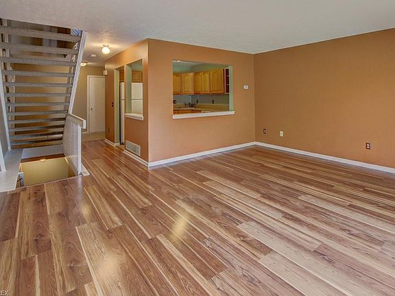 5th image of 690 Crownwood Ct