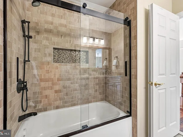 21916 Bellair Ct — Photo 33