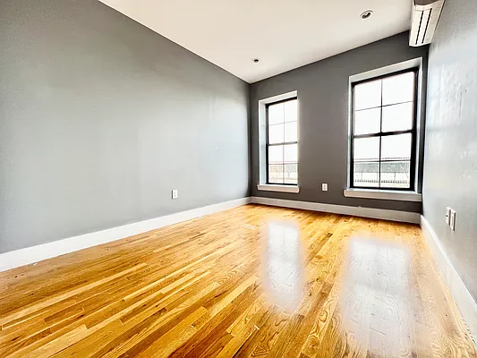 Rented by Pear NYC LLC | media 8