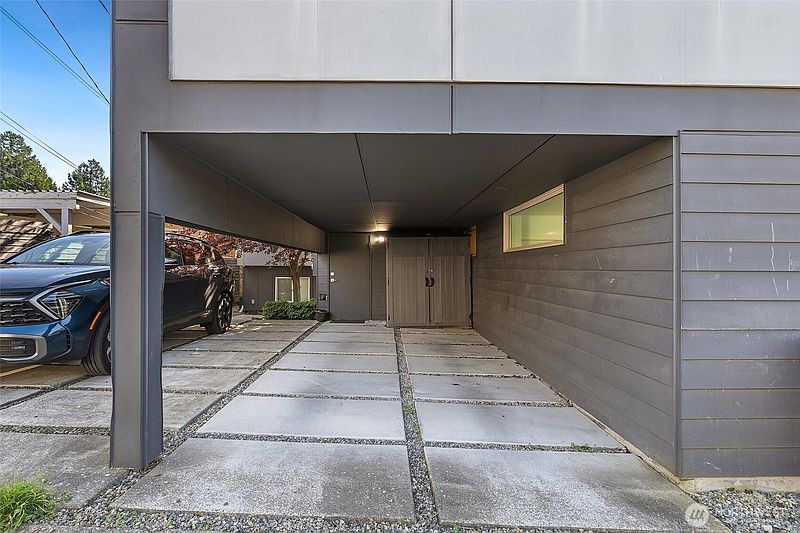 3rd image of 5953 Fauntleroy Way SW #D