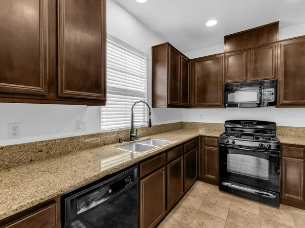 162 Paseo Bravo, Palm Desert, CA 92211