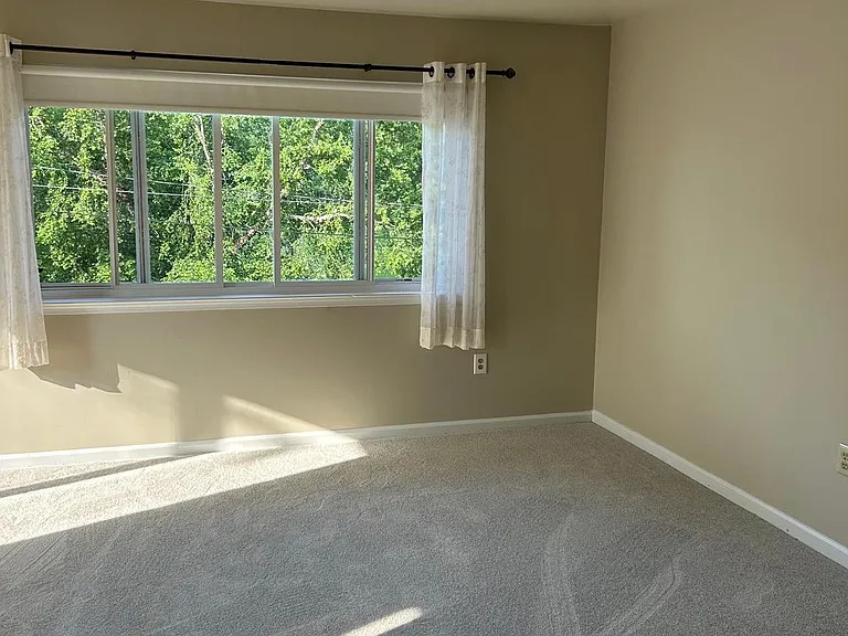 54 Garfield Ave #B — Photo 2