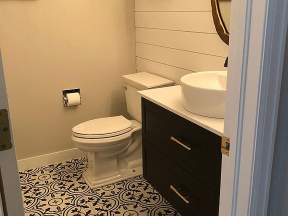 2nd bathroom