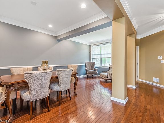 5th image of 11 Greenwich Ct