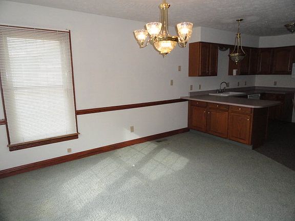 3rd image of 151 Sun Valley Ct Unit 2