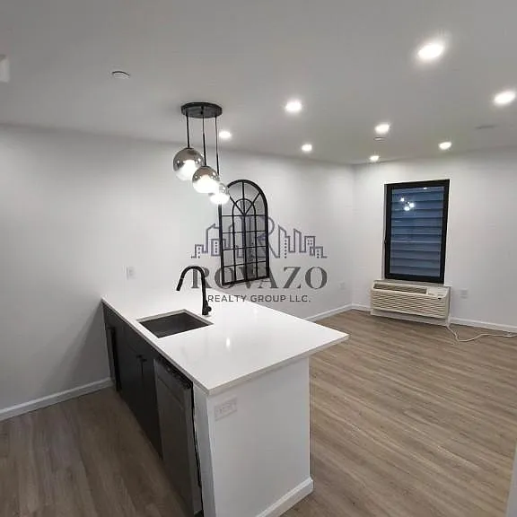 556-557 Market St #3A — Photo 3