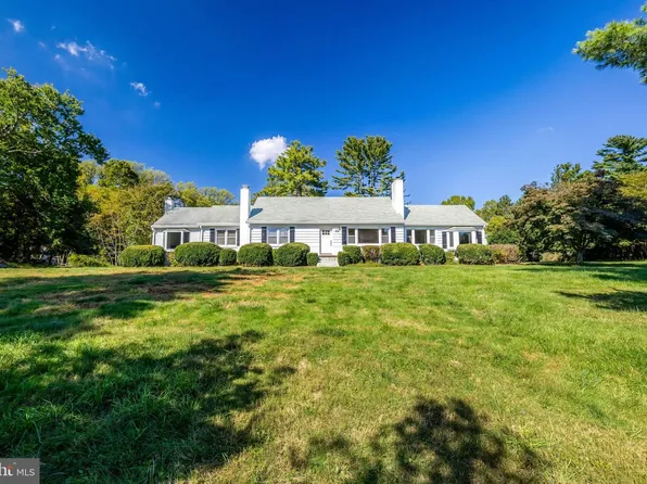 756 Applewood Ln, Great Falls, VA 22066