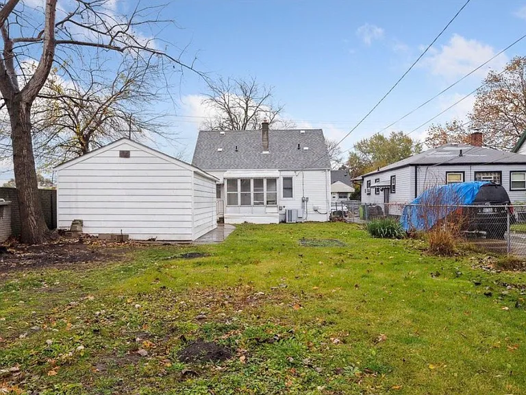 24933 Valley Ave — Photo 21