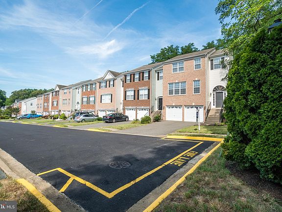 4th image of 215 Waters Lndg