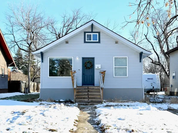 712 5th St NE, Minot, ND 58703