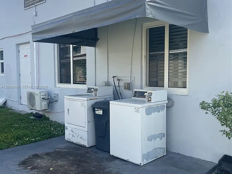 430 SW 6th Ave #8 — Photo 7