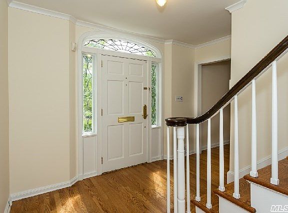 2nd image of 484 Dogwood Ln