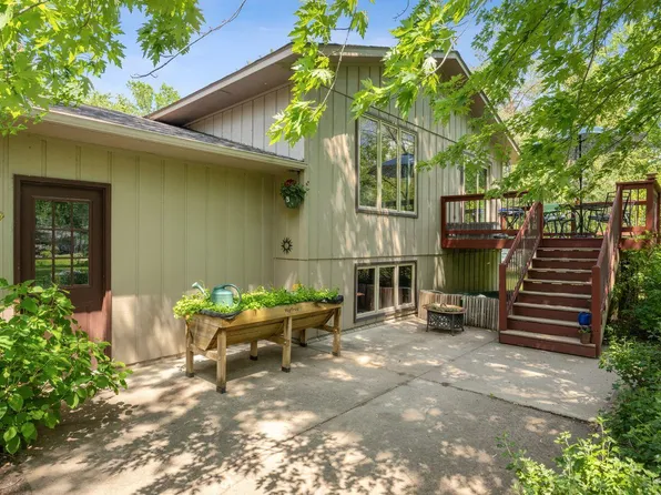 826 Lasalle Pl, Saint Cloud, MN 56301