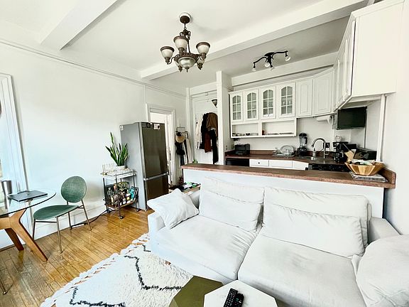 4th image of 170 W 74th St APT 1007