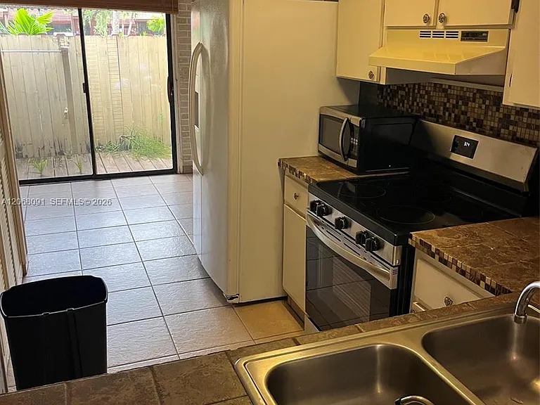 463 SE 14th St #463 — Photo 9