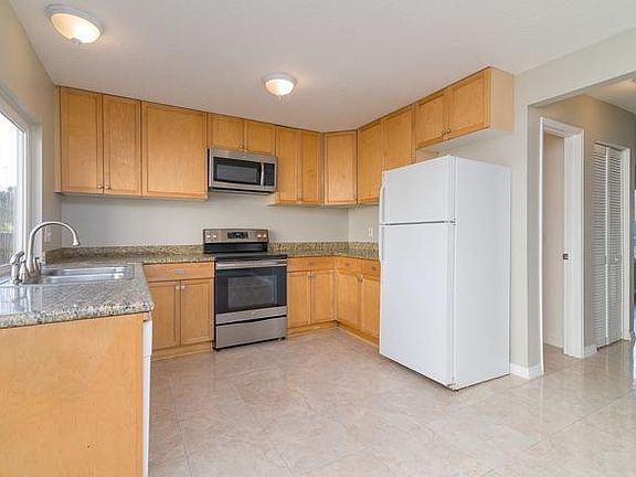 4th image of 1143 S 41st St S Unit 9