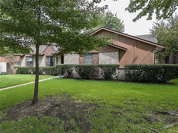 3rd image of 3004 Jamestown Dr