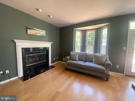 4th image of 6 Wyckoff Dr