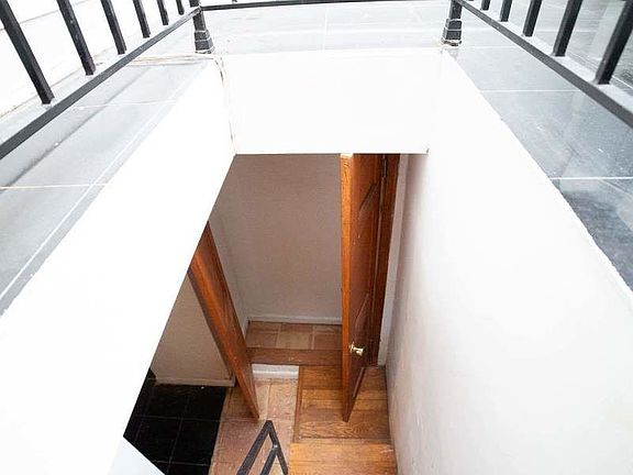 4th image of 14 Bedford St #1A