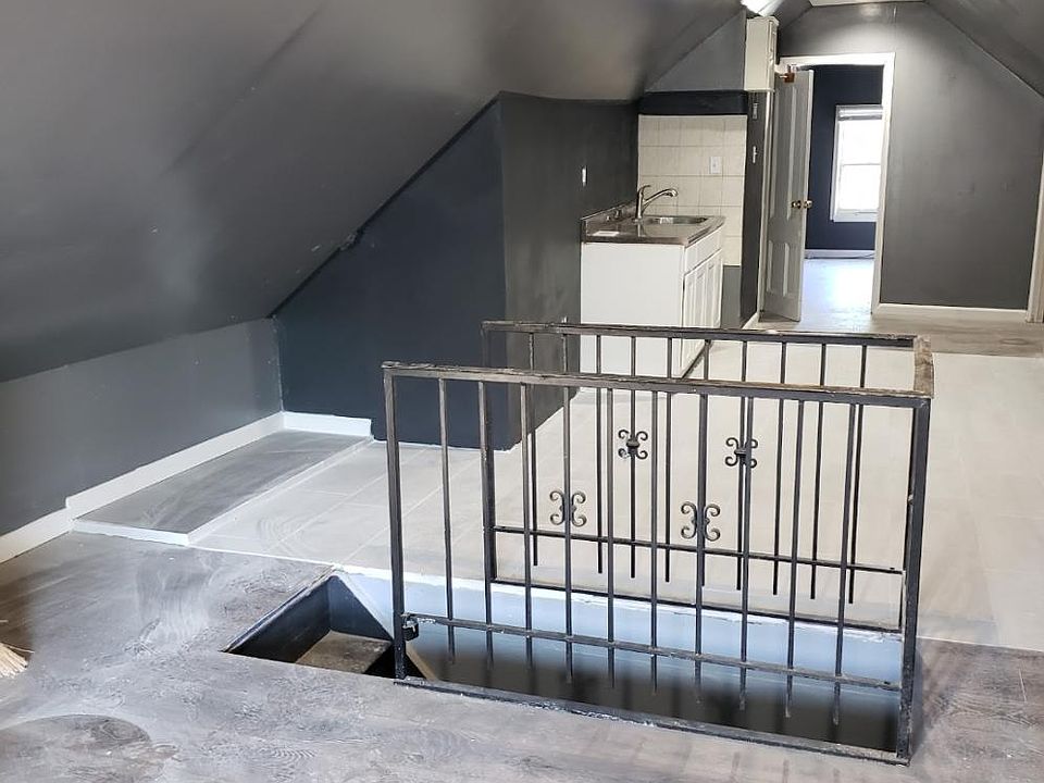1st image of 80 Belleville Ave Floor 3