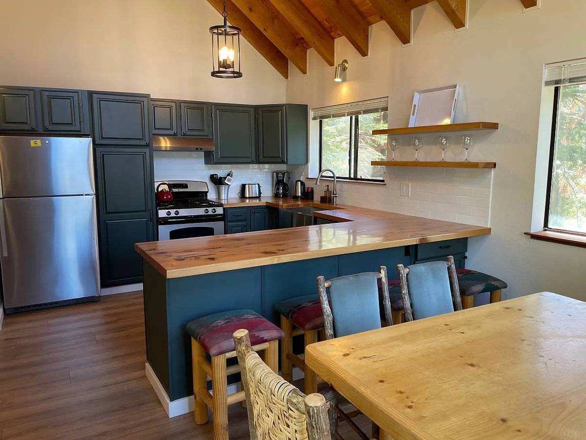 3 bed, 1380 sqft, $6,150 — Photo 4