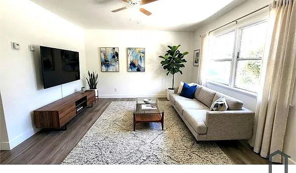 3 bed, 900 sqft, $2,600 — Photo 1