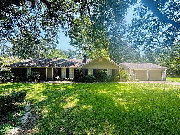 2nd image of 116 Willow Creek Dr