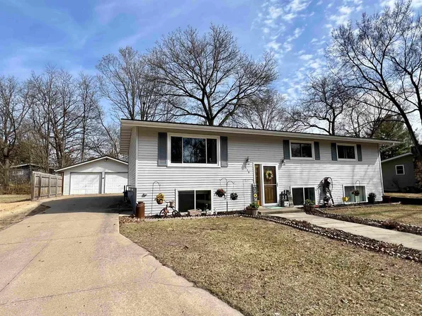 516 N 5th St, Muscoda, WI 53573