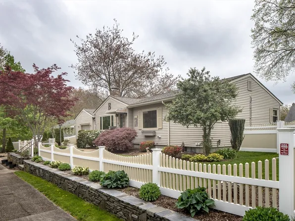 924 Victoria St, New Bedford, MA 02745
