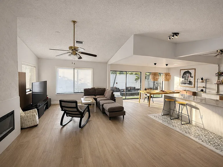 21581 Yellowstone Park Dr — Photo 1