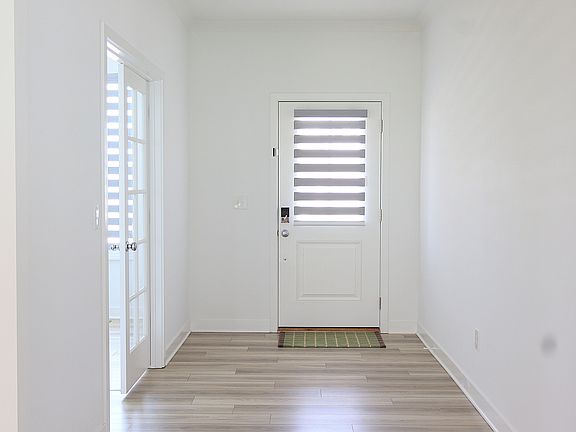 5th image of 15329 Manderley St