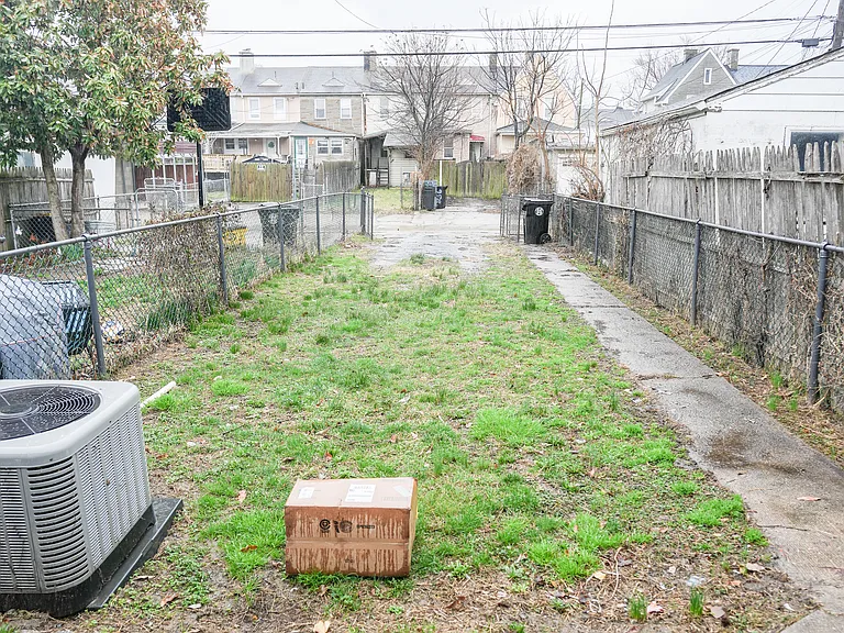 Colgate Ave — Photo 12