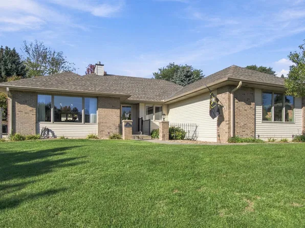 10 Red Fox Ln, Kearney, NE 68845