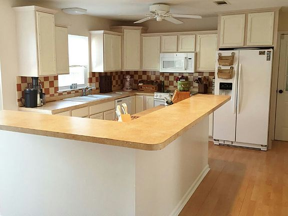 3rd image of 373 SW Harmony Ln