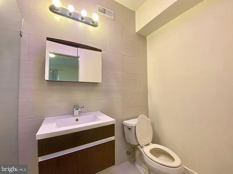 1622 W Jefferson St #1 — Photo 7