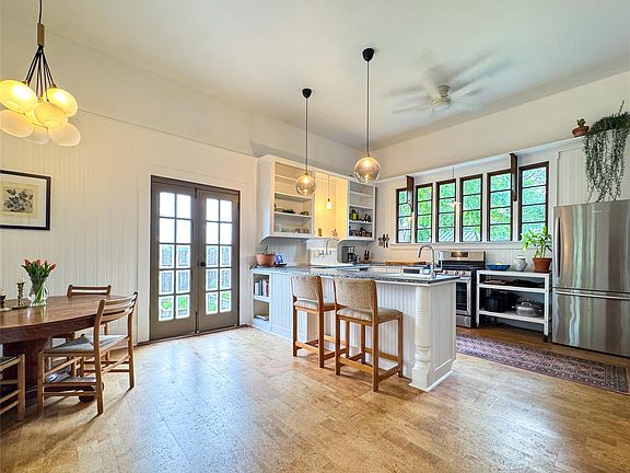 4th image of 200 E Brenham St